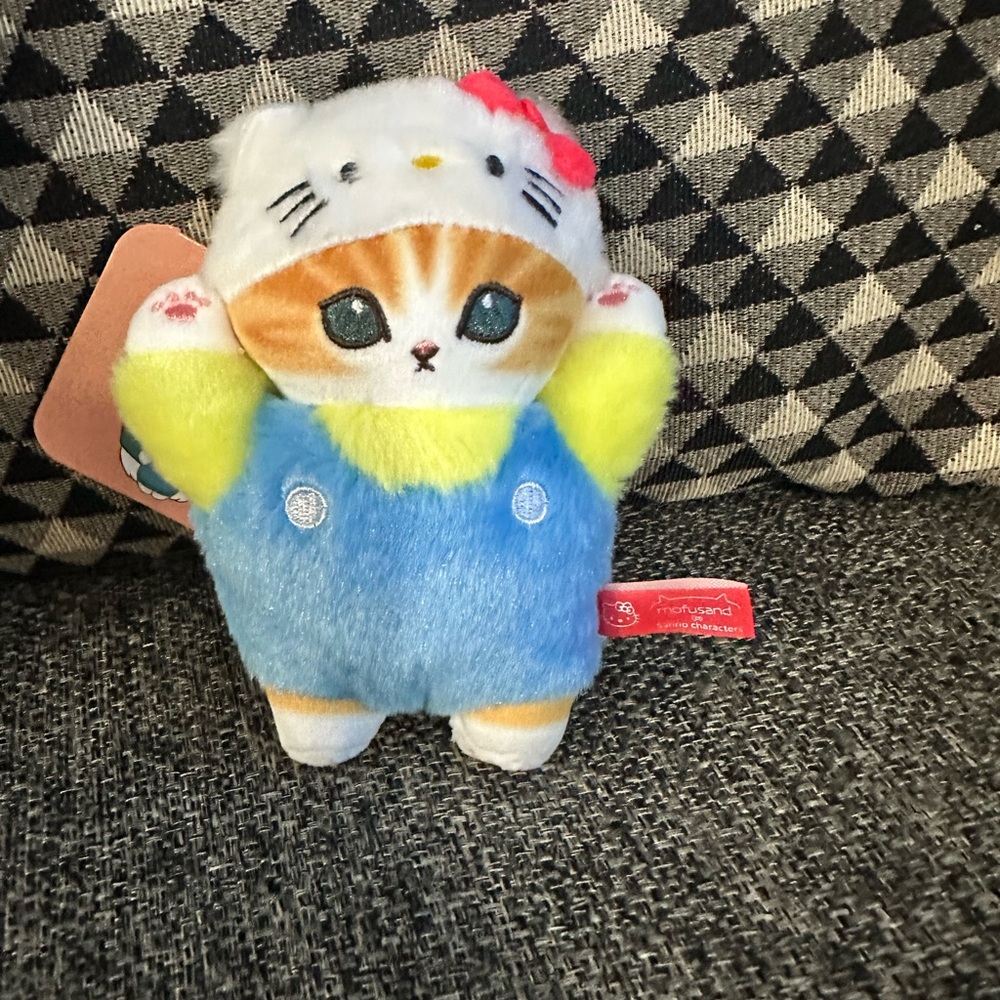 Mofusand X Hello Kitty keychain
